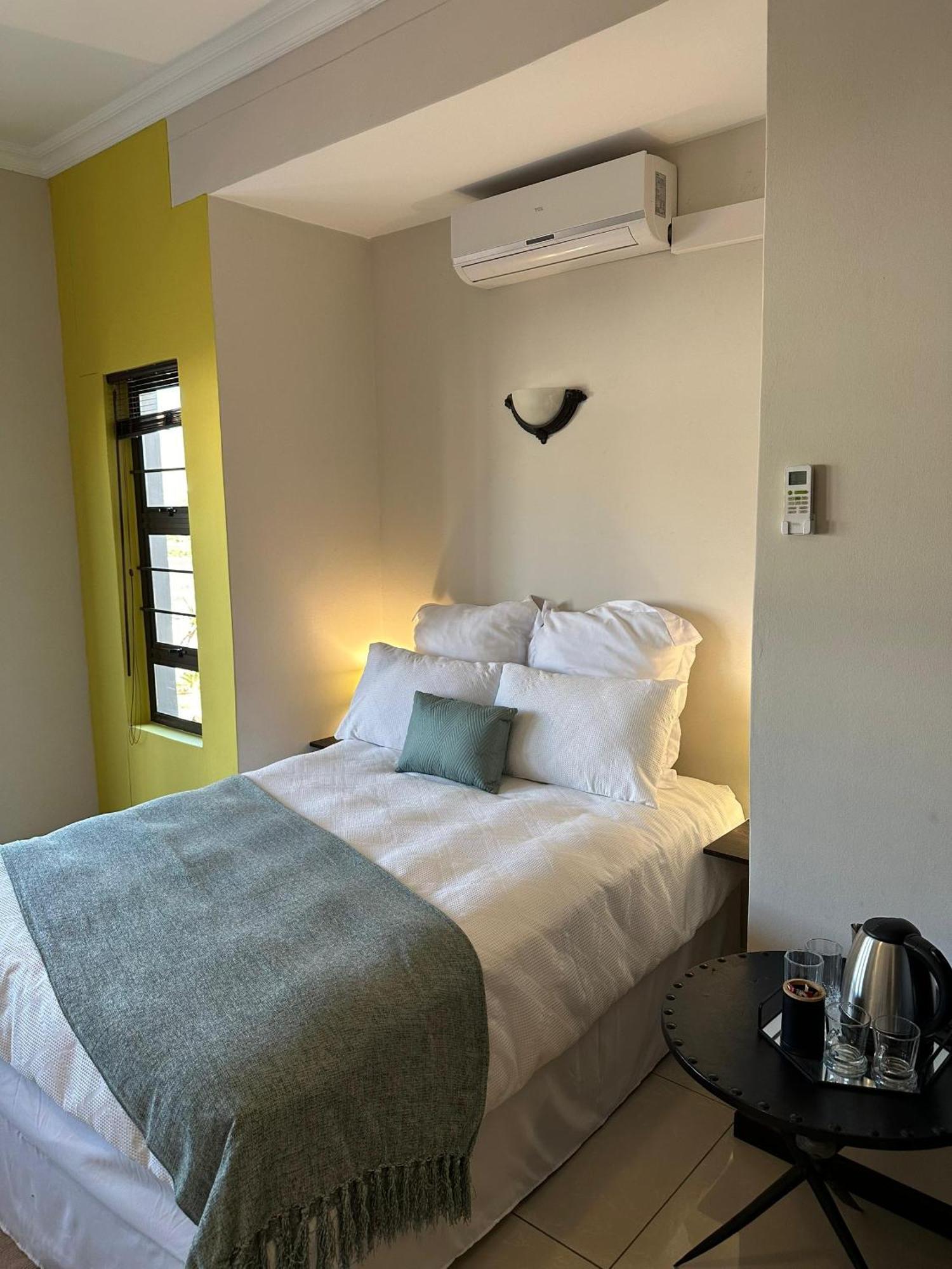 Cora'S Boutique Bed & Breakfast Swakopmund Bilik gambar