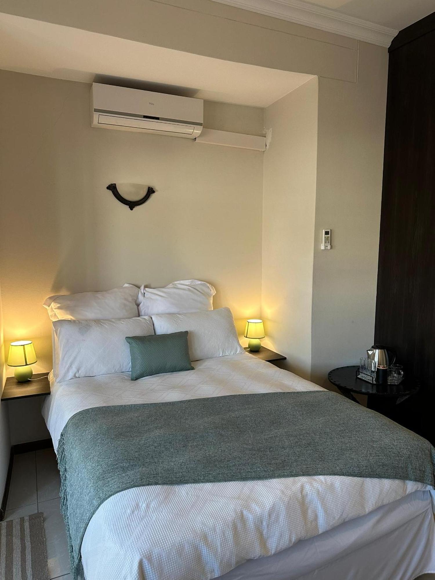 Cora'S Boutique Bed & Breakfast Swakopmund Bilik gambar