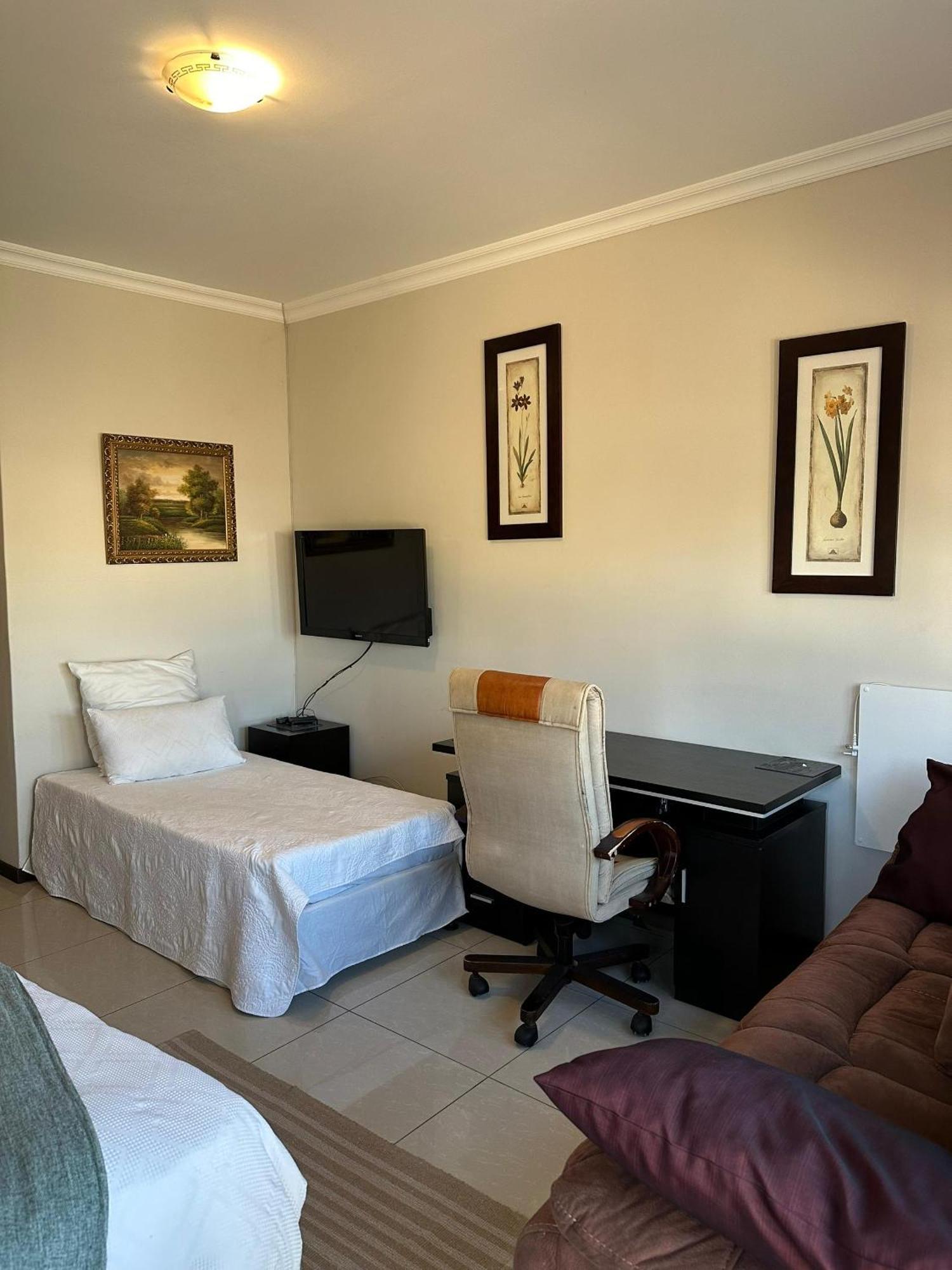 Cora'S Boutique Bed & Breakfast Swakopmund Bilik gambar